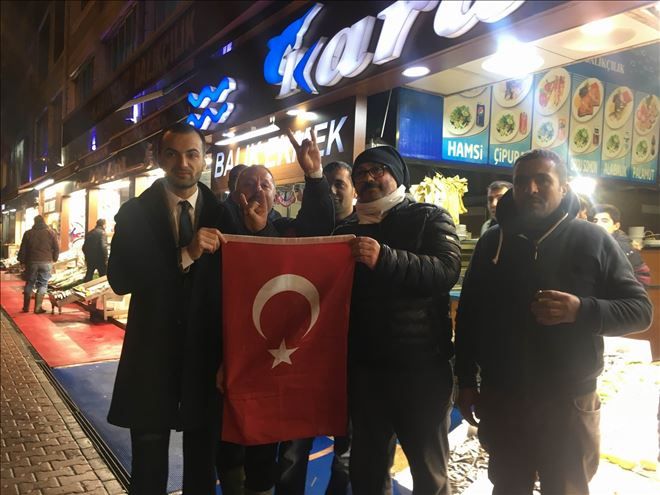 Ülkü Ocaklarından Esnafa Türk Bayrağı