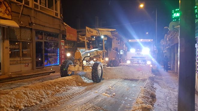 Develi Belediyesi karla mücadele ekipleri 24 saat çalışıyor 