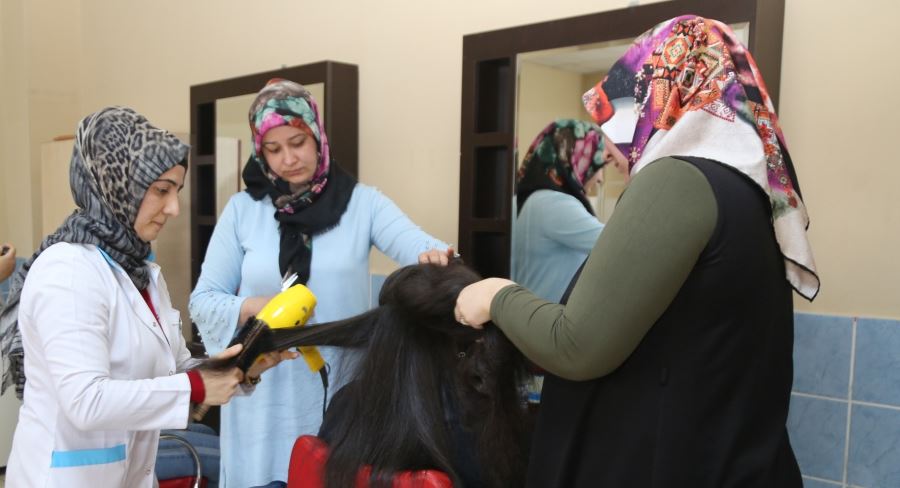 MELMEK Kuaförlük Kursları kadınlara istihdam kapısı açıyor